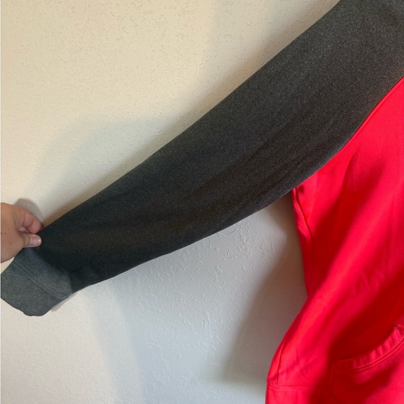 Women’s M Pink/Gray Under Armour Athletic/Activerwear Hoodie - Picture 4 of 6